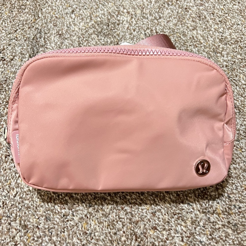 NWT Lululemon Everywhere Belt Bag “Pink Pastel (PNPA)”
